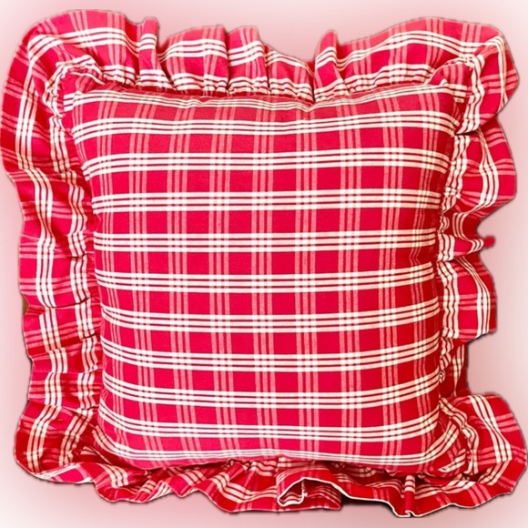 Gingham ๐
๐ข๐๐๐๐๐ Square Pillow - Picture 1 of 4